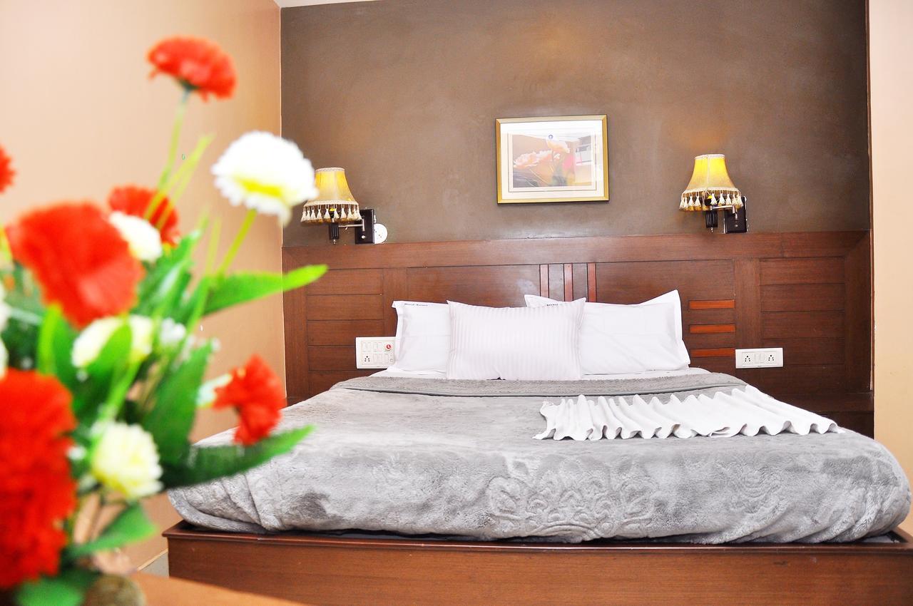 Royal Avenue Hotell Bangalore Exteriör bild